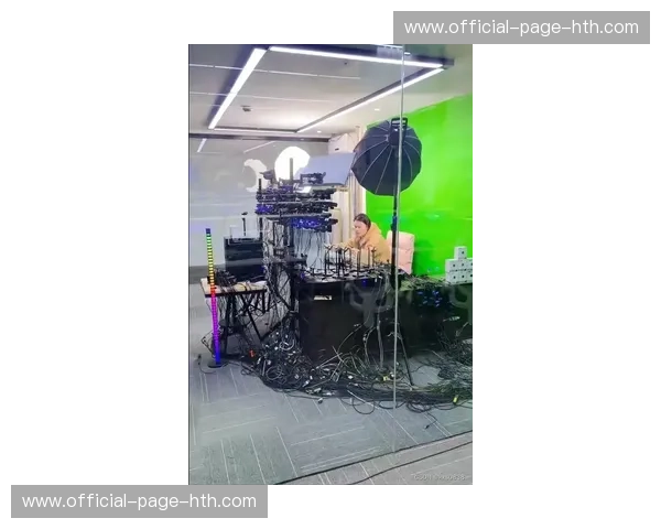 观众交互数据实时反馈至导播系统，动态调整直播内容节奏。